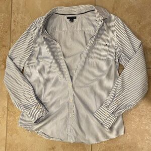 Iconic Tommy Hilfiger Classic button-up style w/White and Blue Striped Shirt - L